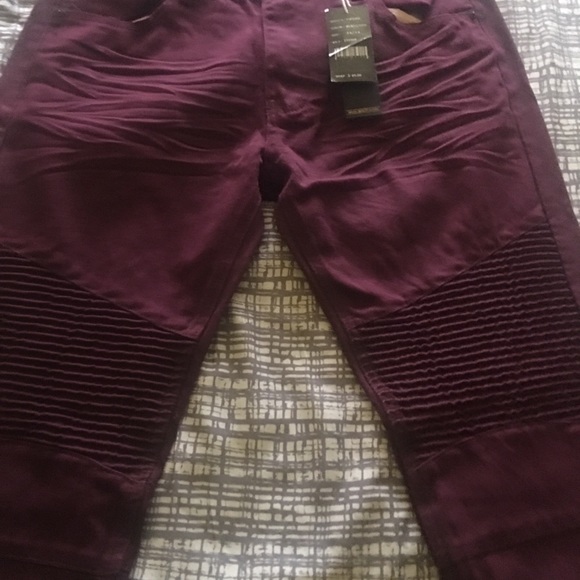Brand new Men’s Burgundy Bikers Jeans - Picture 2 of 7